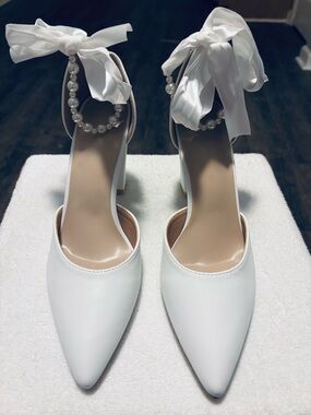 Brand New Heels By ANYTHING BUT MONDAY / LONDON -  Size 11 - Heel 4“ - Box 1C